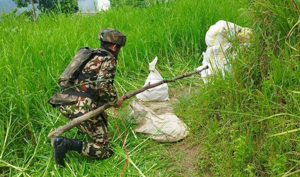 कोदोबारीमा भेटिएको ह्यान्ड ग्रिनेट बम सेनाले गर्‍यो निस्कृय